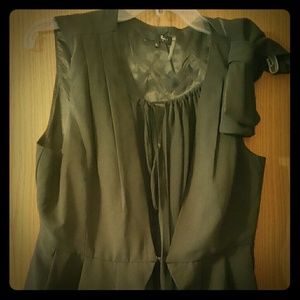 Ryu shoulder bow asymmetric black fitted top